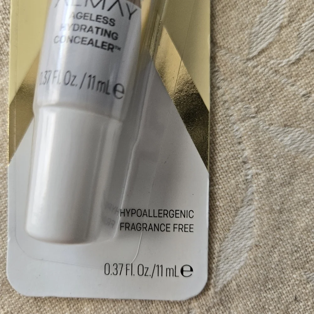 Almay Ageless Hydrating Liquid Concealer Hyaluronic Acid 040 Medium Deep